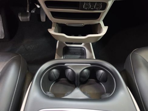 Used 2024 Chrysler Pacifica Limited FWD image 19