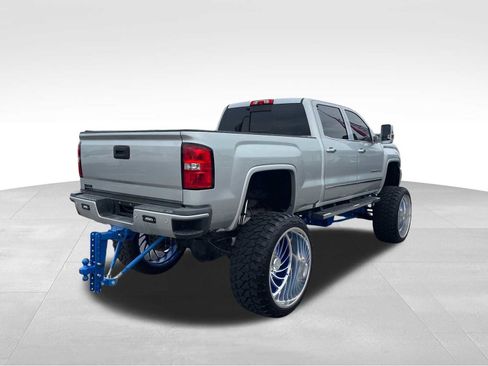 Used 2018 GMC Sierra 2500 Denali w/ Duramax Plus Package AWD/4WD image 5