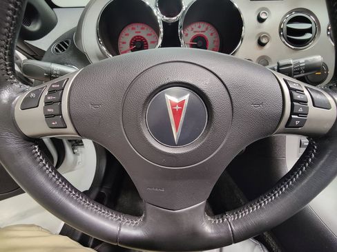 Used 2007 Pontiac Solstice Convertible w/ Premium Package image 28