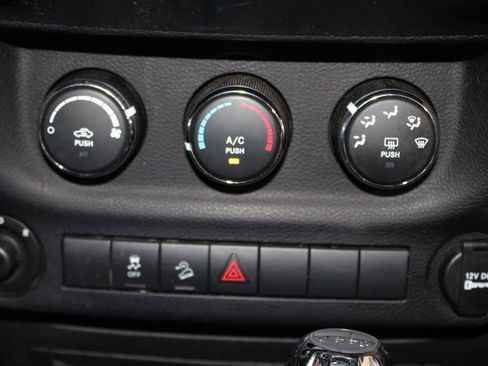 Used 2018 Jeep Wrangler Unlimited Sport S AWD/4WD image 37