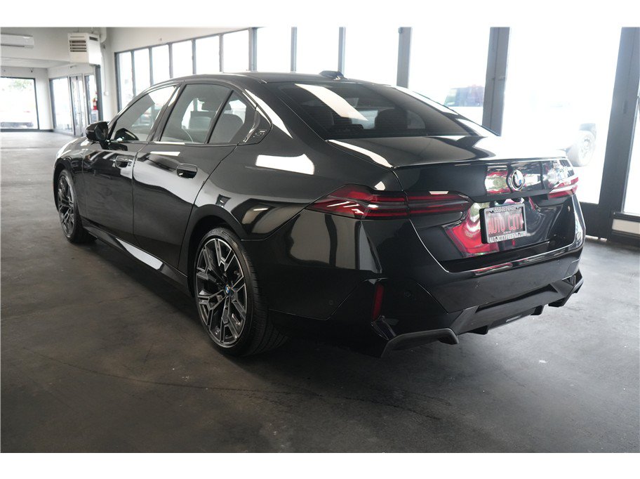 Used 2025 BMW 530i w/ M Sport Package RWD image 5