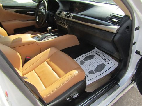 Used 2017 Lexus LS 460 image 8