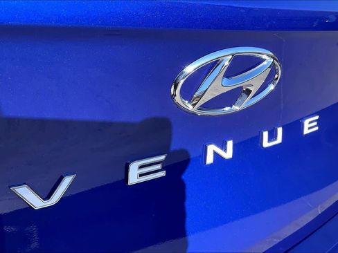 Certified 2025 Hyundai Venue SEL image 9