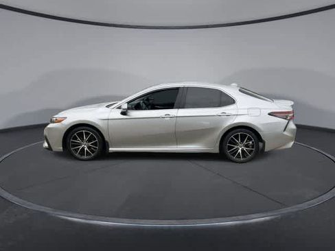 Used 2024 Toyota Camry SE FWD image 5