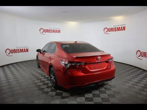 Used 2024 Toyota Camry SE image 10