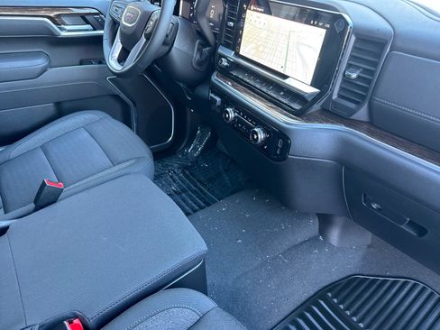 New 2026 GMC Sierra 1500 SLE RWD image 17