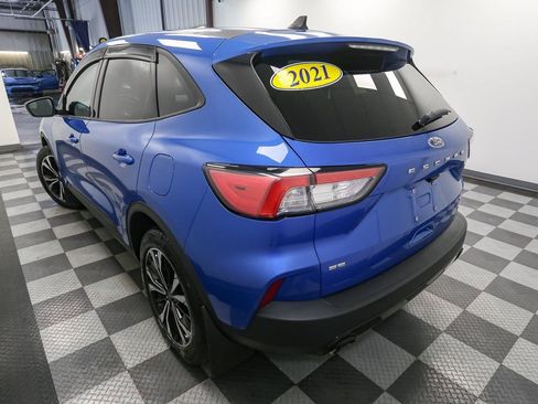 Used 2021 Ford Escape SE w/ SE Sport Appearance Package AWD/4WD image 9