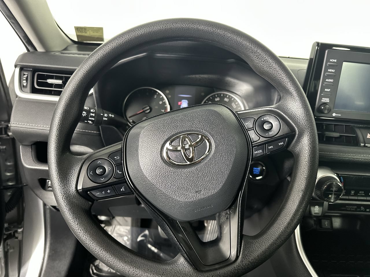 Used 2021 Toyota RAV4 XLE w/ Carpet Mat Package (TMS) FWD image 5