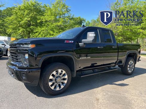 Used 2025 Chevrolet Silverado 2500 Custom w/ Custom Value Package image 2
