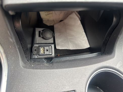 Used 2015 Toyota Camry LE image 5