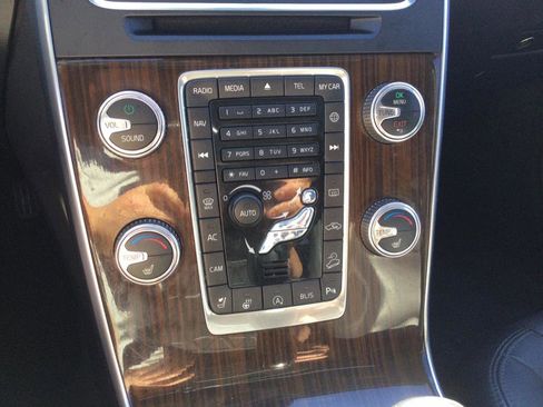 Used 2017 Volvo V60 T5 Cross Country w/ Climate Package image 14