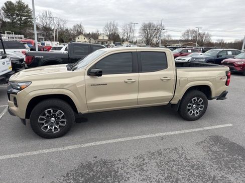 Used 2023 Chevrolet Colorado Z71 w/ Z71 Convenience Package 2 image 3