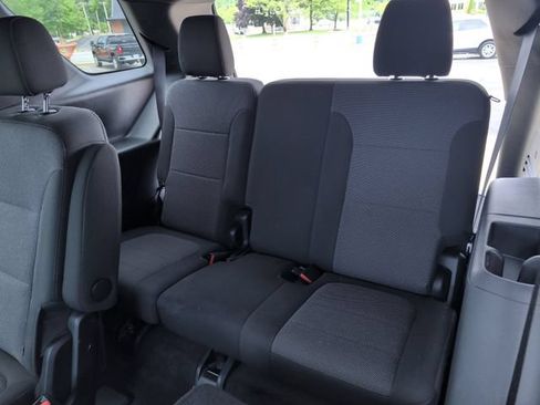 Used 2023 Chevrolet Traverse LT FWD image 29