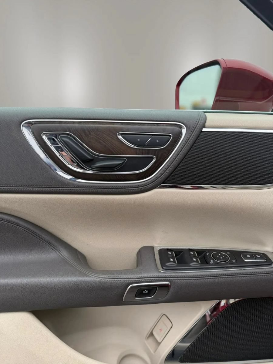 Used 2017 Lincoln Continental Select FWD image 13