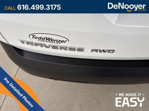 Used 2023 Chevrolet Traverse LT w/ LT Premium Package AWD/4WD image 12