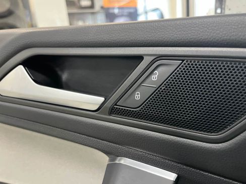 Used 2020 Volkswagen Tiguan S image 27