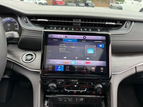 Used 2023 Jeep Grand Cherokee L Limited AWD/4WD image 18
