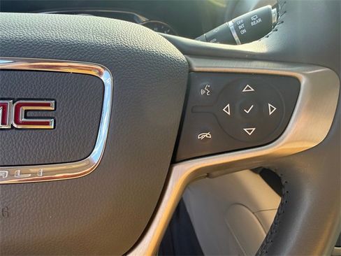 Used 2021 GMC Acadia Denali w/ Denali Technology Package image 18