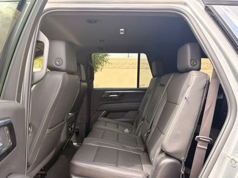 Used 2025 Chevrolet Tahoe LT RWD image 12