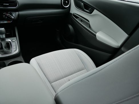 Certified 2023 Hyundai Kona SEL AWD/4WD image 11