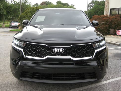 Used 2021 Kia Sorento LX FWD image 2