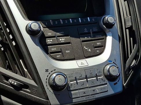 Used 2017 Chevrolet Equinox Premier w/ Enhanced Convenience Package FWD image 11