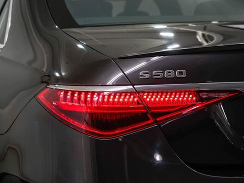 Used 2023 Mercedes-Benz S 580 4MATIC Sedan image 9