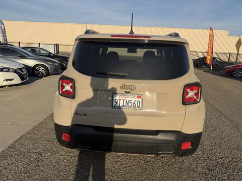 Used 2016 Jeep Renegade 75th Anniversary image 8