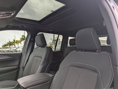 New 2025 Jeep Grand Cherokee Laredo X image 12