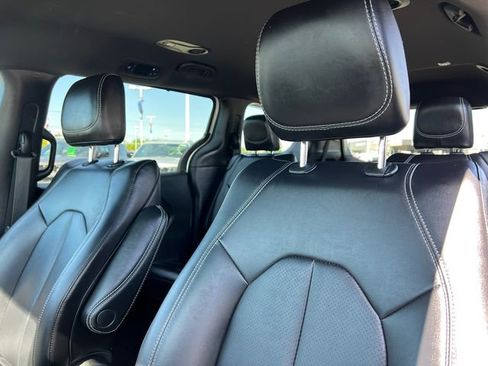 Used 2025 Chrysler Pacifica Select FWD image 25