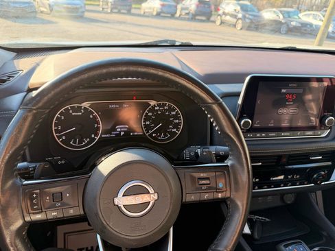 Used 2022 Nissan Rogue SV w/ SV Premium Package image 30