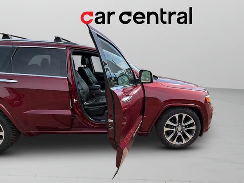 Used 2017 Jeep Grand Cherokee Overland w/ Jeep Active Safety Group AWD/4WD image 15