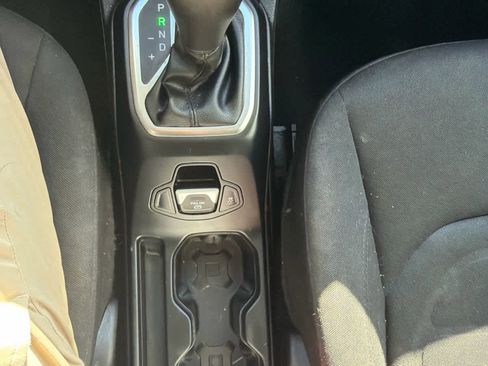 Used 2018 Jeep Renegade Latitude image 27