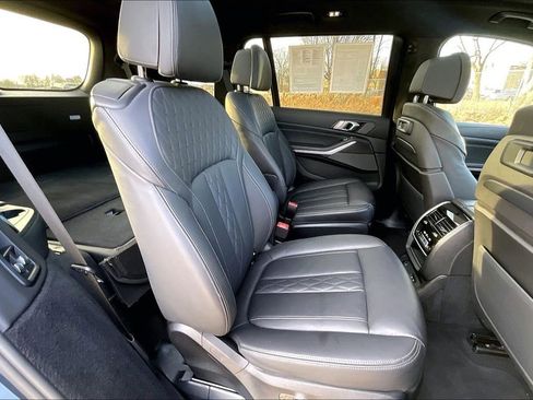 Used 2022 BMW X7 M50i w/ Executive Package image 27