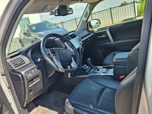 Used 2022 Toyota 4Runner Limited AWD/4WD image 2