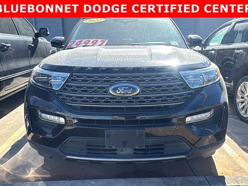Used 2022 Ford Explorer XLT w/ Equipment Group 202A image 2