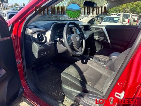 Used 2016 Toyota RAV4 LE FWD image 7