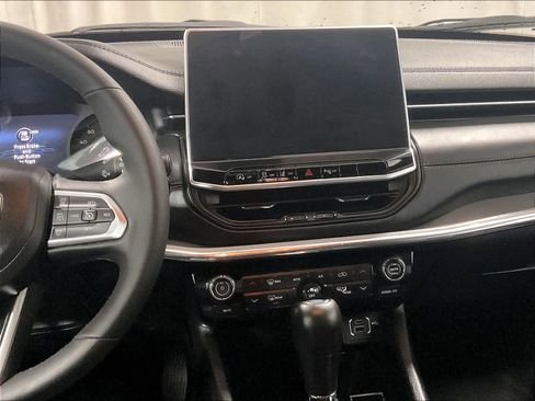 Used 2023 Jeep Compass Limited image 18