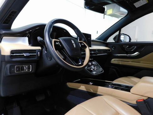 Used 2021 Lincoln Corsair Reserve image 33