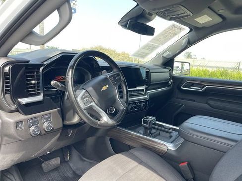 Used 2025 Chevrolet Silverado 1500 LT AWD/4WD image 10