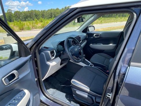 Used 2023 Hyundai Venue Limited w/ Cargo Package FWD image 33