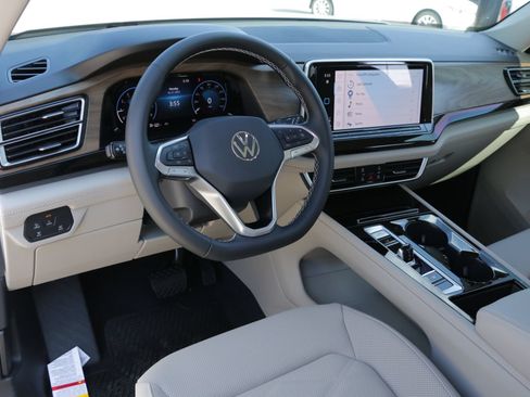 Certified 2026 Volkswagen Atlas SE FWD image 9