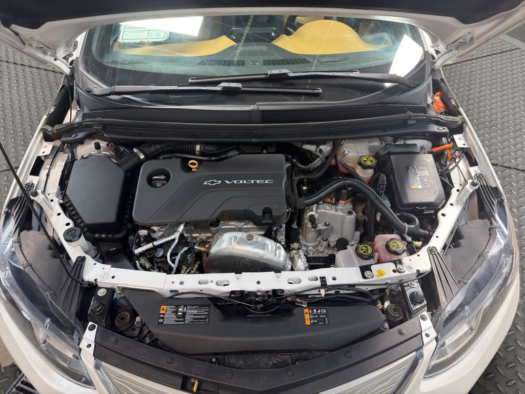 Used 2017 Chevrolet Volt Premier w/ Driver Confidence II Package FWD image 28