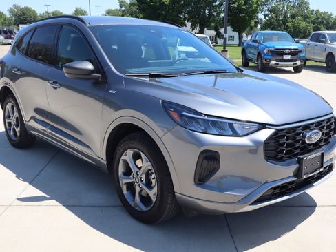 Used 2024 Ford Escape ST-Line w/ Tech Pack #1 AWD/4WD image 3