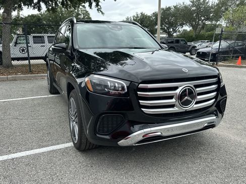 Used 2025 Mercedes-Benz GLS 450 4MATIC image 11