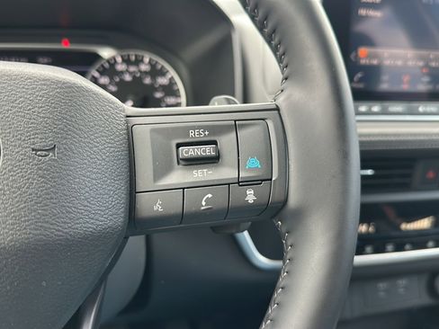 Certified 2025 Nissan Rogue SV image 28