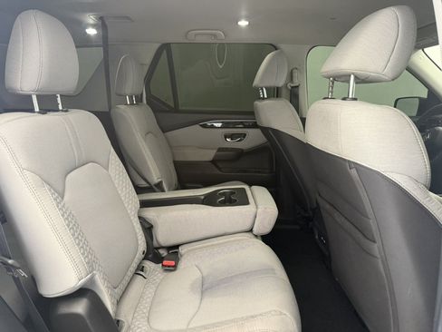 Used 2023 Honda Pilot LX image 13
