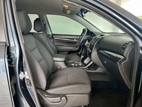Used 2011 Kia Sorento LX w/ Convenience Pkg FWD image 26