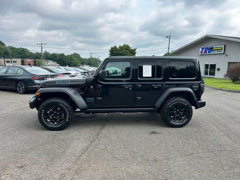 Used 2023 Jeep Wrangler Unlimited w/ Cold Weather Group AWD/4WD image 3