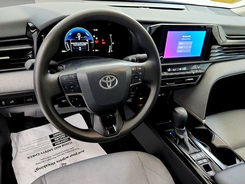 Used 2026 Toyota Camry LE AWD/4WD image 32